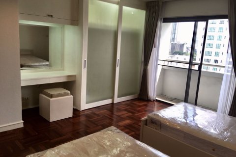 Condominio de 2 dormitorios en Watthana, Bangkok, Tailandia № 63625 - foto 5