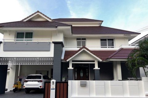 Casa de 5 dormitorios en Pattaya, Tailandia № 161530