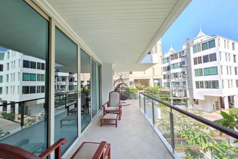 Condominio de 3 dormitorios en Pattaya, Tailandia № 8680 - foto 4