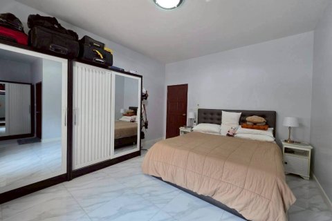 Casa de 3 dormitorios en Bang Lamung, Tailandia № 161531 - foto 23