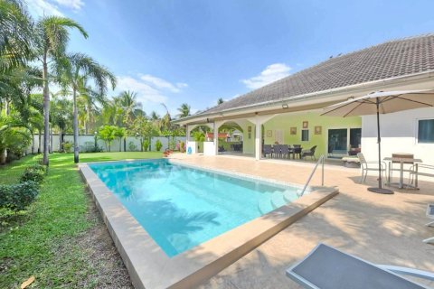 Casa de 3 dormitorios en Bang Lamung, Tailandia № 161531 - foto 10