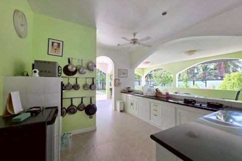 Casa de 3 dormitorios en Bang Lamung, Tailandia № 161531 - foto 18