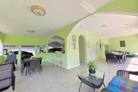 Casa de 3 dormitorios en Bang Lamung, Tailandia № 161531 - foto 15