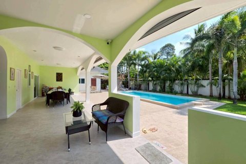 Casa de 3 dormitorios en Bang Lamung, Tailandia № 161531 - foto 12