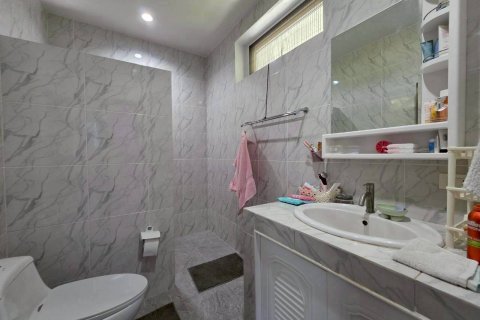 Casa de 3 dormitorios en Bang Lamung, Tailandia № 161531 - foto 25