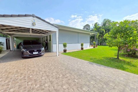 Casa de 3 dormitorios en Bang Lamung, Tailandia № 161531 - foto 16