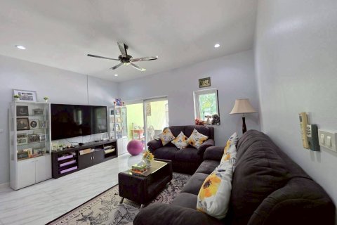 Casa de 3 dormitorios en Bang Lamung, Tailandia № 161531 - foto 20
