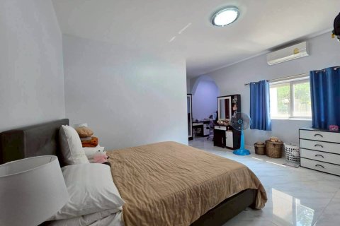 Casa de 3 dormitorios en Bang Lamung, Tailandia № 161531 - foto 21