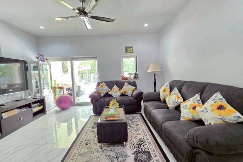 Casa de 3 dormitorios en Bang Lamung, Tailandia № 161531 - foto 19