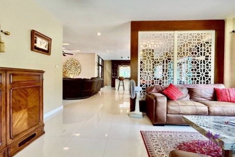 Casa de 4 dormitorios en Chiang Mai, Tailandia № 162503