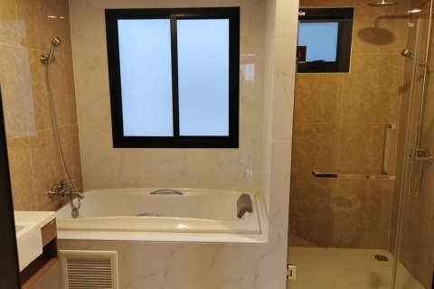Chalet de 5 dormitorios en Bang Phli Yai, Tailandia № 133986 - foto 14