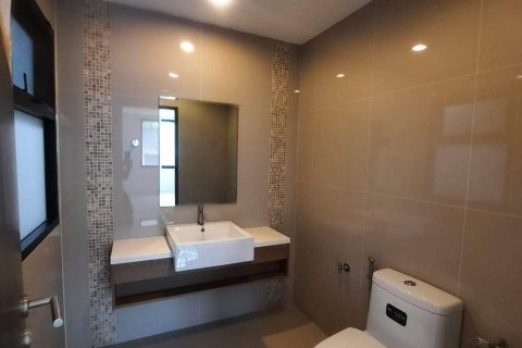 Chalet de 5 dormitorios en Bang Phli Yai, Tailandia № 133986 - foto 10