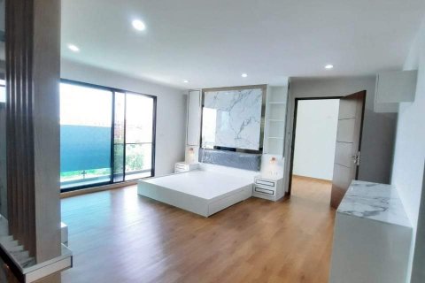 Chalet de 5 dormitorios en Bang Phli Yai, Tailandia № 133986 - foto 12