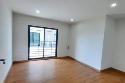 Chalet de 5 dormitorios en Bang Phli Yai, Tailandia № 133986 - foto 17
