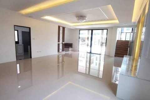 Chalet de 5 dormitorios en Bang Phli Yai, Tailandia № 133986 - foto 4