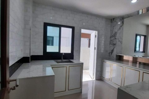 Chalet de 5 dormitorios en Bang Phli Yai, Tailandia № 133986 - foto 8
