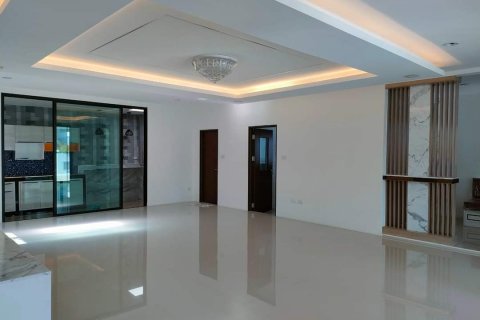 Chalet de 5 dormitorios en Bang Phli Yai, Tailandia № 133986 - foto 3