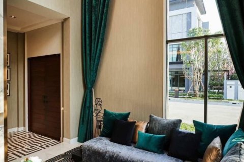 Condominio de 4 dormitorios en Phra Khanong, Bangkok, Tailandia № 133983 - foto 18