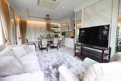 Chalet de 3 dormitorios en Bueng Kum, Bangkok, Tailandia № 133988 - foto 3