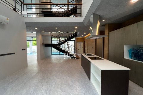 Condominio de 5 dormitorios en Bang Sue, Bangkok, Tailandia № 133984 - foto 7