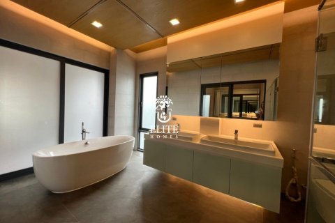 Condominio de 5 dormitorios en Bang Sue, Bangkok, Tailandia № 133984 - foto 25