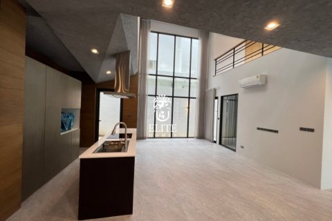 Condominio de 5 dormitorios en Bang Sue, Bangkok, Tailandia № 133984 - foto 5
