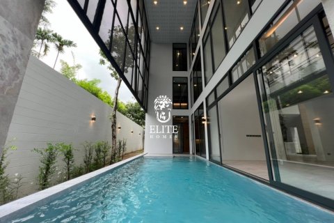 Condominio de 5 dormitorios en Bang Sue, Bangkok, Tailandia № 133984 - foto 17