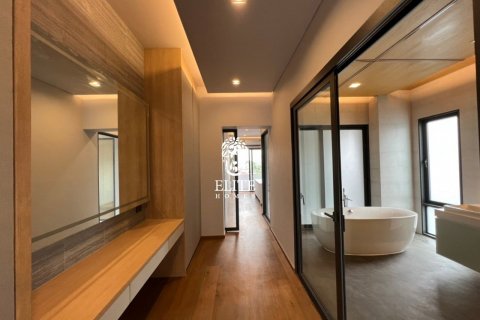 Condominio de 5 dormitorios en Bang Sue, Bangkok, Tailandia № 133984 - foto 26