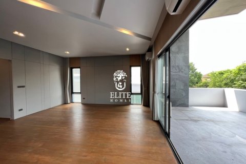 Condominio de 5 dormitorios en Bang Sue, Bangkok, Tailandia № 133984 - foto 13