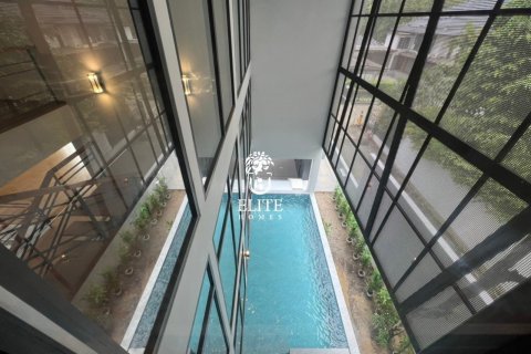 Condominio de 5 dormitorios en Bang Sue, Bangkok, Tailandia № 133984 - foto 20