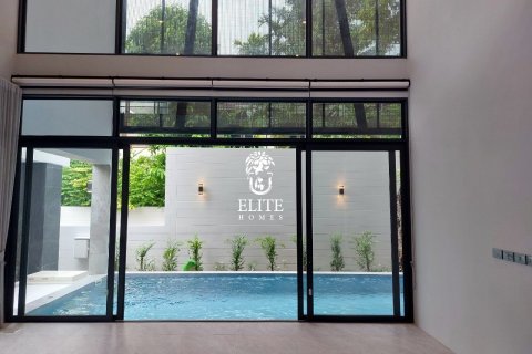 Condominio de 5 dormitorios en Bang Sue, Bangkok, Tailandia № 133984 - foto 15