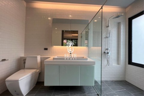 Condominio de 5 dormitorios en Bang Sue, Bangkok, Tailandia № 133984 - foto 24