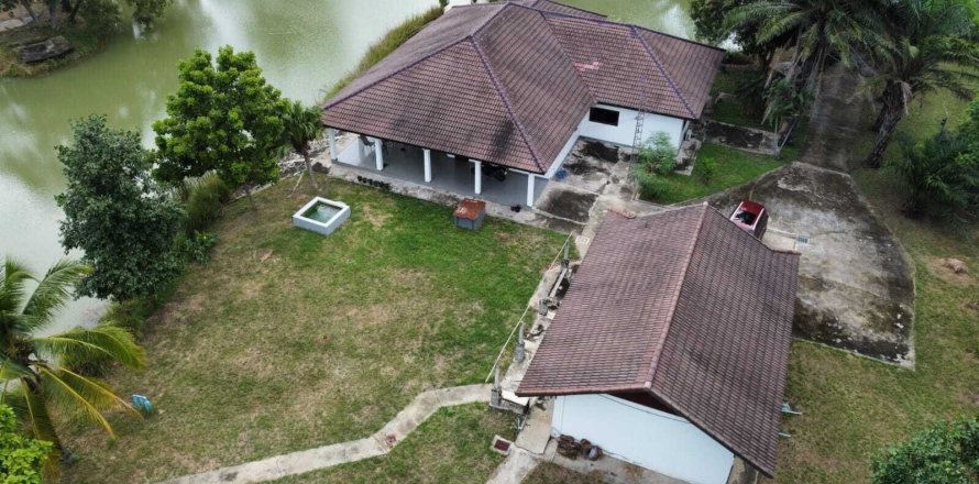 Casa de 7 dormitorios en Buriram, Tailandia № 137078