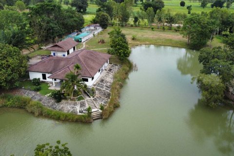 Casa de 7 dormitorios en Buriram, Tailandia № 137078 - foto 5