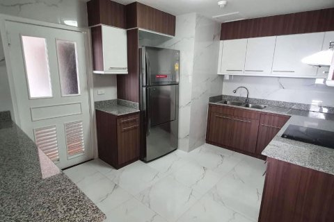 Condominio de 3 dormitorios en Khlong Toei, Bangkok, Tailandia № 47719 - foto 6