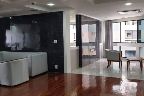 Condominio de 3 dormitorios en Khlong Toei, Bangkok, Tailandia № 47719 - foto 4