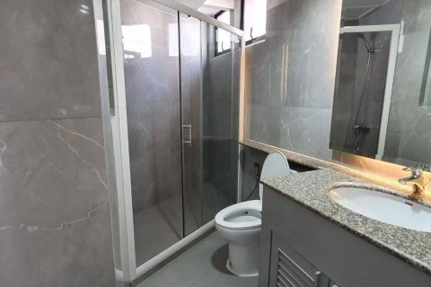 Condominio de 3 dormitorios en Khlong Toei, Bangkok, Tailandia № 47719 - foto 15