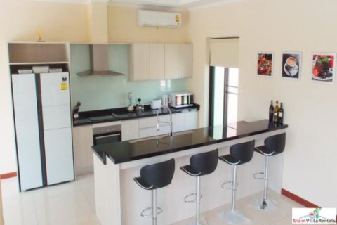 Chalet de 4 dormitorios en Pattaya, Tailandia № 202717 - foto 4