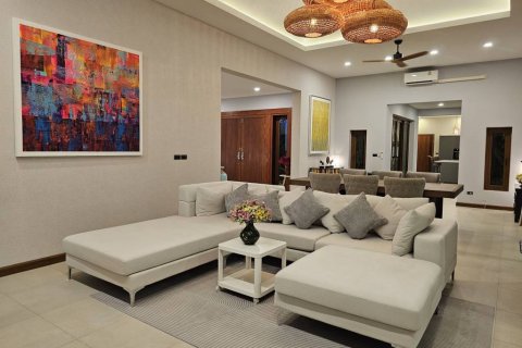 Chalet de 4 dormitorios en Phuket, Tailandia № 157363 - foto 5