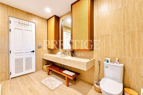 Casa de 4 dormitorios en Pattaya, Tailandia № 233784 - foto 14