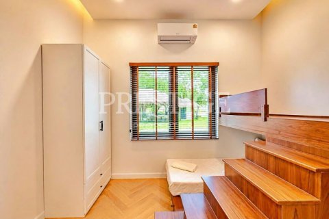 Casa de 4 dormitorios en Pattaya, Tailandia № 233784 - foto 16