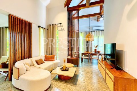 Casa de 4 dormitorios en Pattaya, Tailandia № 233784 - foto 3