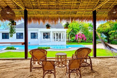 Casa de 4 dormitorios en Pattaya, Tailandia № 233784 - foto 20