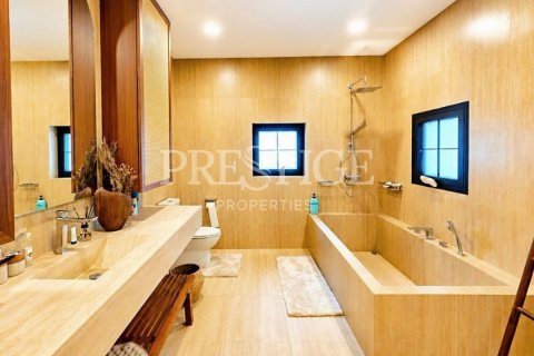 Casa de 4 dormitorios en Pattaya, Tailandia № 233784 - foto 15