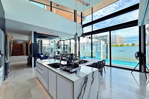 House in Pattaya, Thailand 4 bedrooms № 233782 - photo 7