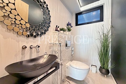 House in Pattaya, Thailand 4 bedrooms № 233782 - photo 15