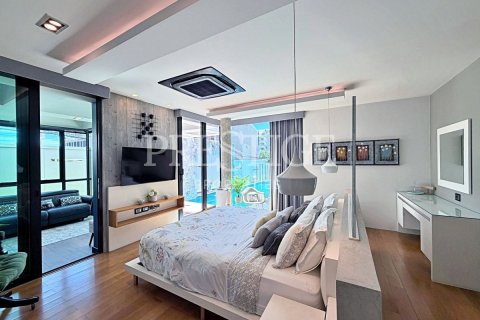 House in Pattaya, Thailand 4 bedrooms № 233782 - photo 9