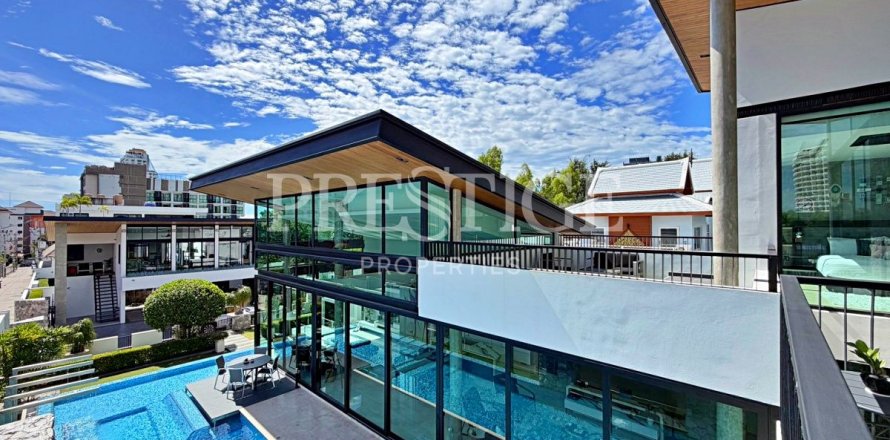 House in Pattaya, Thailand 4 bedrooms № 233782