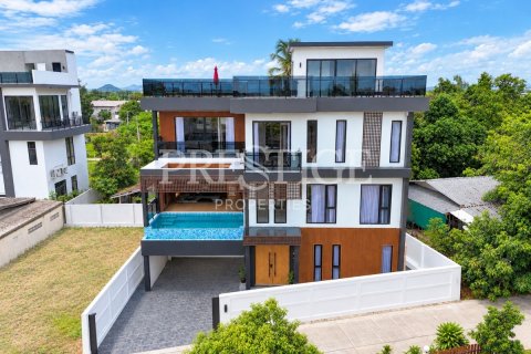 Casa de 5 dormitorios en Pattaya, Tailandia № 233781