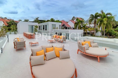 Casa de 8 dormitorios en Pattaya, Tailandia № 233780 - foto 20